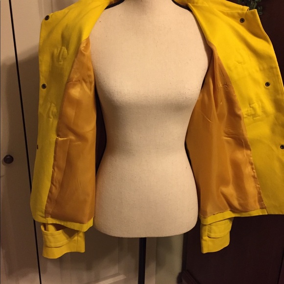 Gap very cute yellow jacket size medium - Picture 7 of 9